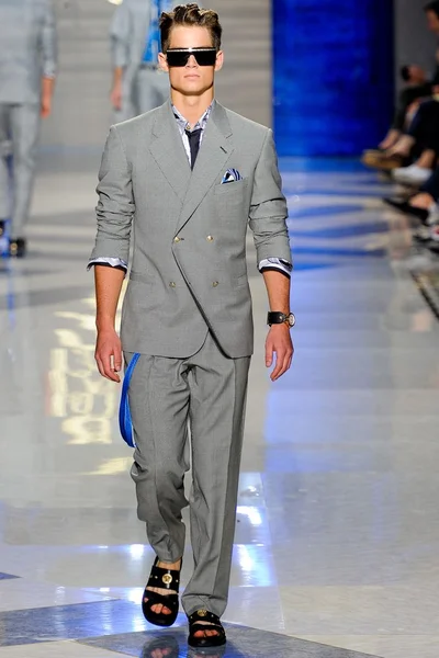 Look 3